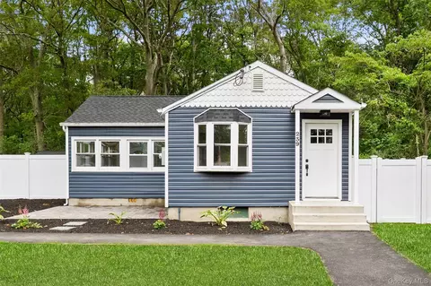 239 Lake Dr, Patchogue, NY 11772