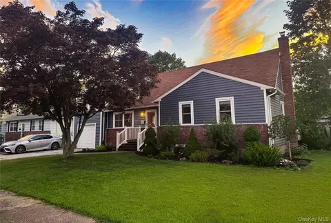 644 N Briarwood Ave, West Islip, NY 11795