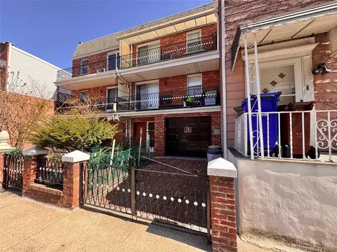 3253 35th St, Astoria, NY 11106