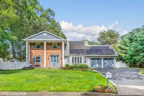 3 Howard Dr, Coram, NY 11727