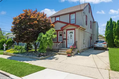 232 Broad St, North Hempstead, NY 11596