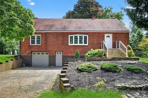 2 Treadwell Cir, Poughkeepsie, NY 12601