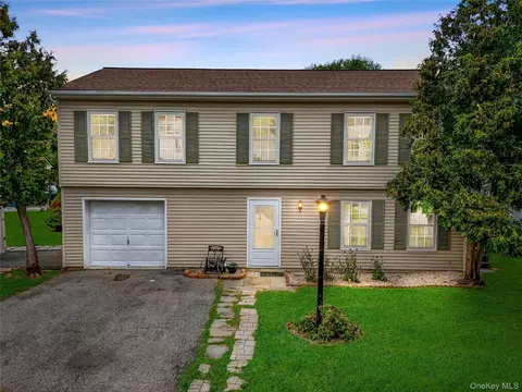 11 Congress Ct, Arlington, NY 12603