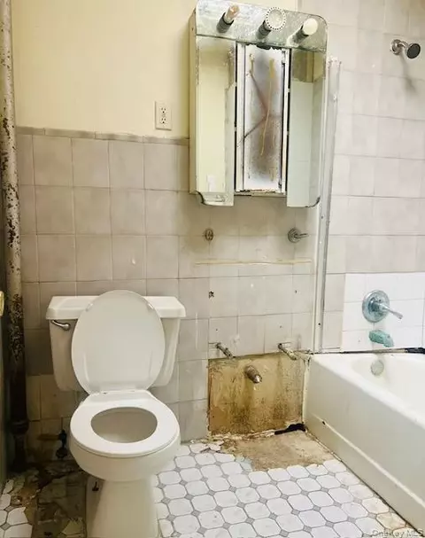 Bath - 161 E 29th St, Brooklyn, NY 11226 photo 1 of 1