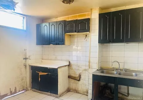 Kitchen - 161 E 29th St, Brooklyn, NY 11226 photo 1 of 1