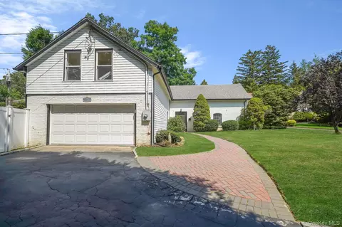 7 Ashleigh Ct, Glen Cove, NY 11542