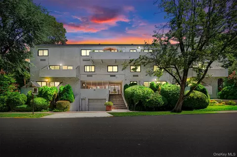 21 Canterbury Rd #2, North Hempstead, NY 11021