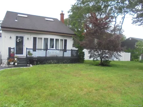 313 Decatur Ave, East Yaphank, NY 11967