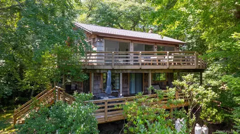 225 Head Of Pond Rd, Water Mill, NY 11976