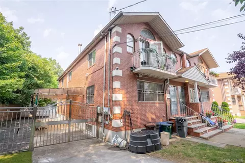 88-03 70th Dr, New York, NY 11375