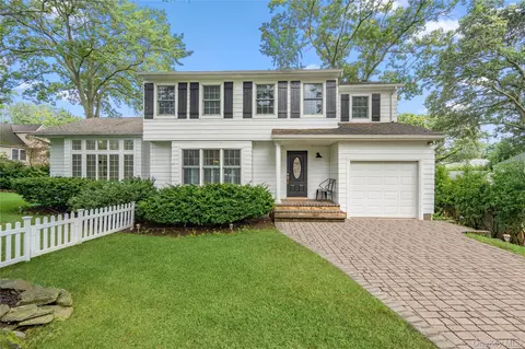 111 Van Buren Dr, Centerport, NY 11721