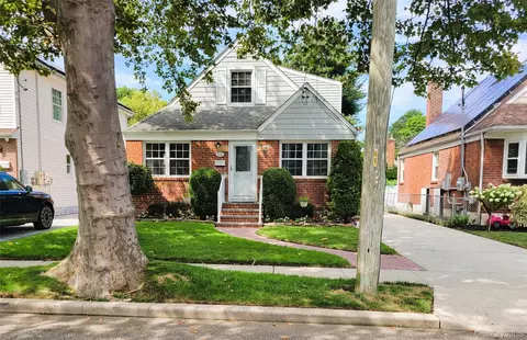533 10th Ave, New Hyde Park, NY 11040
