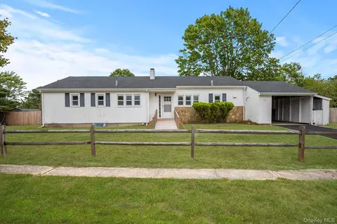 700 Hamilton Ave, Westhampton Beach, NY 11978