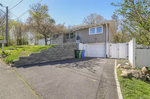 3 Chappell Pkwy, Middletown, NY 10940