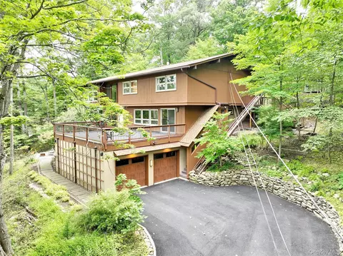 4 Steinway Ct, Ramapo, NY 10901