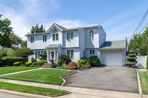 27 Beverly Rd, South Farmingdale, NY 11735