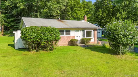 20 Overlook Dr, Woodstock, NY 12498