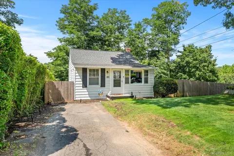120 Lookout Dr, Sound Beach, NY 11789