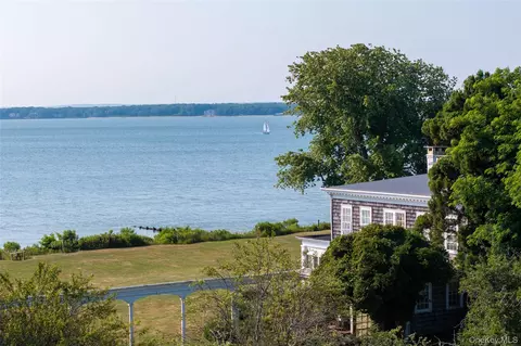 59600 Main Rd, Southold, NY 11971