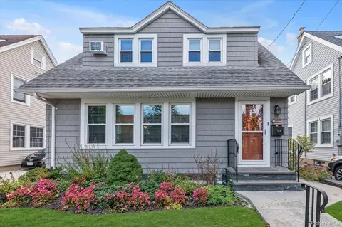154 Park Ave, North Hempstead, NY 11596