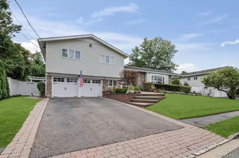 308 Sunset Blvd, Massapequa, NY 11758