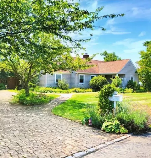 143 33rd St, Lindenhurst, NY 11757