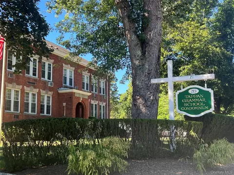 215 Washington St #21, Orangetown, NY 10983