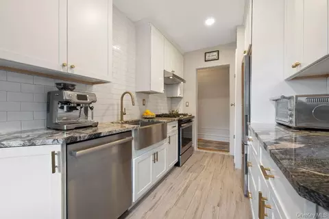 105 Garth Rd #5G, Scarsdale, NY 10583