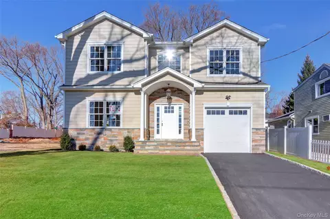 9 Hickory Rd, Bayville, NY 11709