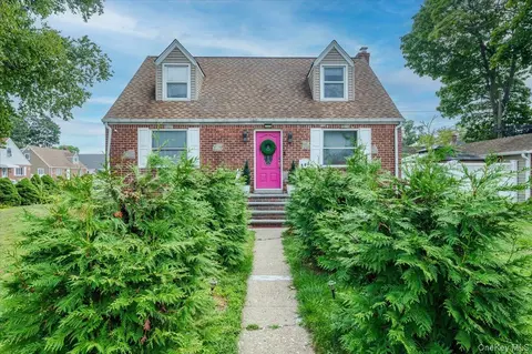 541 Bedford Ave, Uniondale, NY 11553