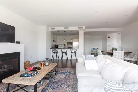 10 Byron Pl #803, Larchmont, NY 10538