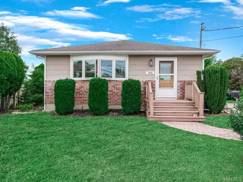144 S 7th St, Bethpage, NY 11714