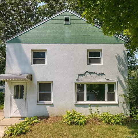 45 Crown Ave, Huntington, NY 11743