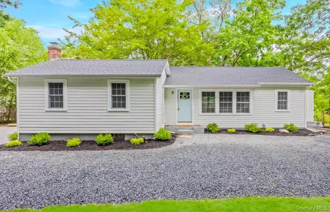 28 Christian Ave, Setauket, NY 11733