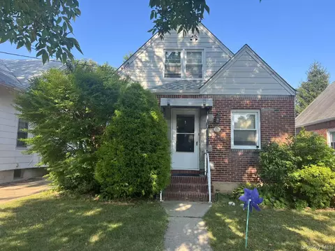 119 Emerson Ave, North Hempstead, NY 11001