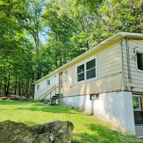 152 Cooper Rd, North East, NY 12546