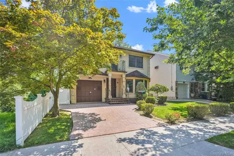 23338 38th Dr, New York, NY 11363