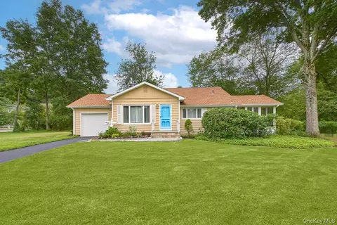 22 Daly Cross Rd, Mount Kisco, NY 10549