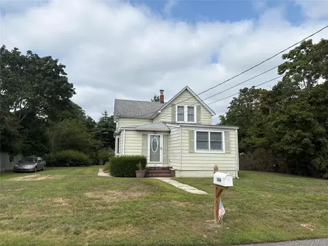 184 Mount Vernon Ave, Medford, NY 11763