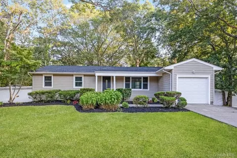 4030 Express Dr S, Ronkonkoma, NY 11779