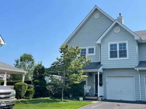 9 Summerfield Cir #9, Central Islip, NY 11722