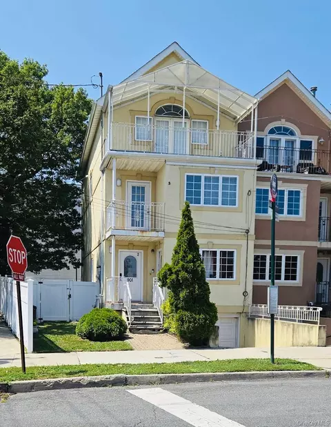 901 Dean Ave, New York, NY 10465