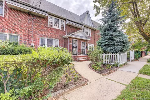 161-10 84th Rd, Jamaica, NY 11432