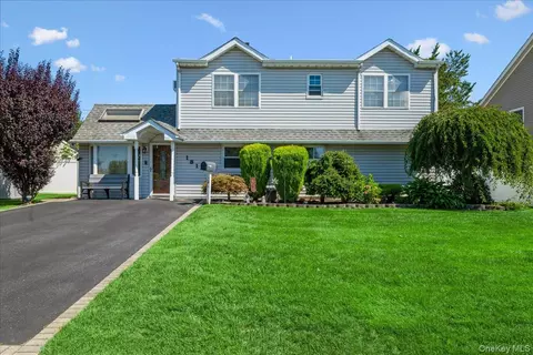 181 Springtime Ln N, Levittown, NY 11756