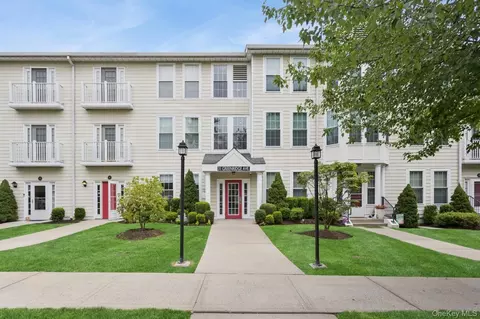 31 Greenridge Ave #3J, White Plains, NY 10605