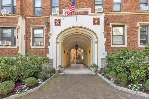 31 Pondfield Rd W #1, Yonkers, NY 10708