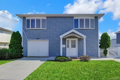 497 Nassau Ave, Freeport, NY 11520