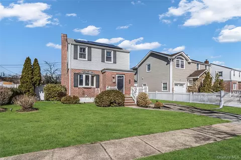 36 Amethyst St, Elmont, NY 11003