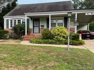 280 Sherbrooke Rd, Lindenhurst, NY 11757