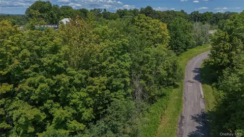 211 Midland Lake Rd, Wallkill, NY 10941